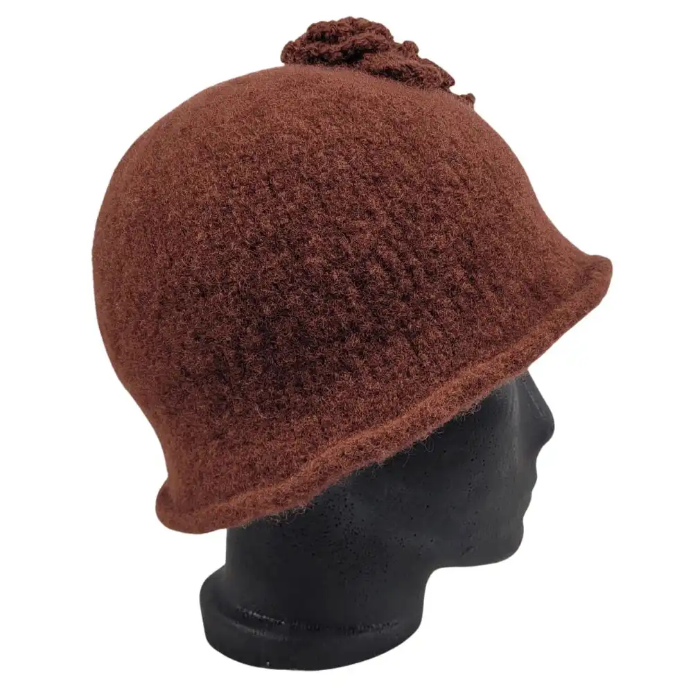 Brun hat fra anden side