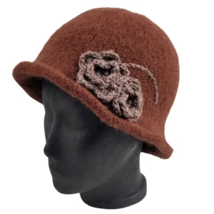 Hat i brun og sandfarvet