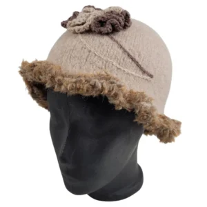 Hat i lys sandfarvet