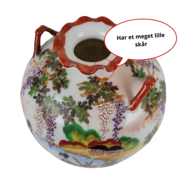 Japansk vase lille skår vist frem