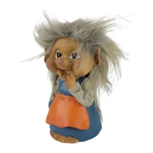Trolde figur med strithår og forklæde