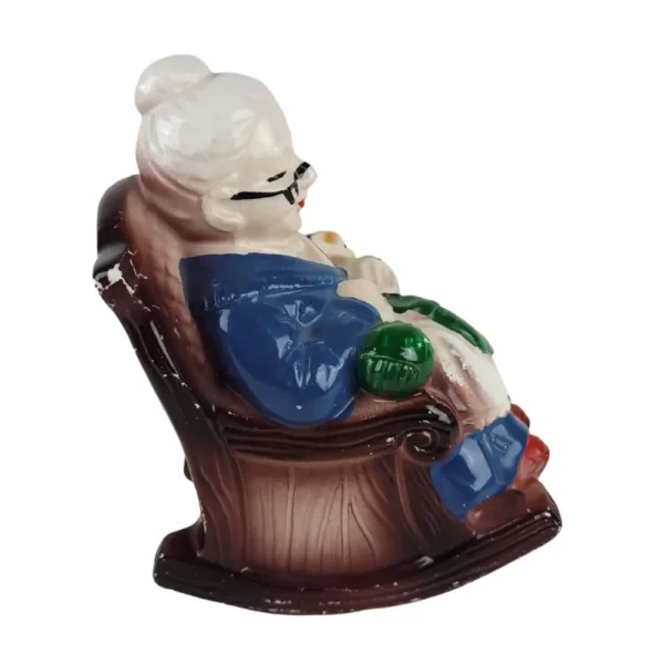Bedstemor sparebøsse figur med patina - Image 2