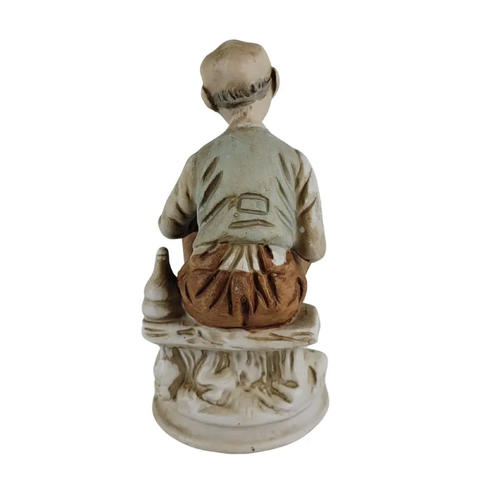 Retro figur af ældre mand med stok og pibe fra bagside