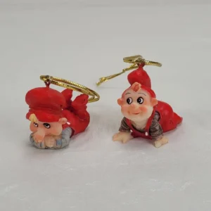 Liggende Nisser med fine detaljer